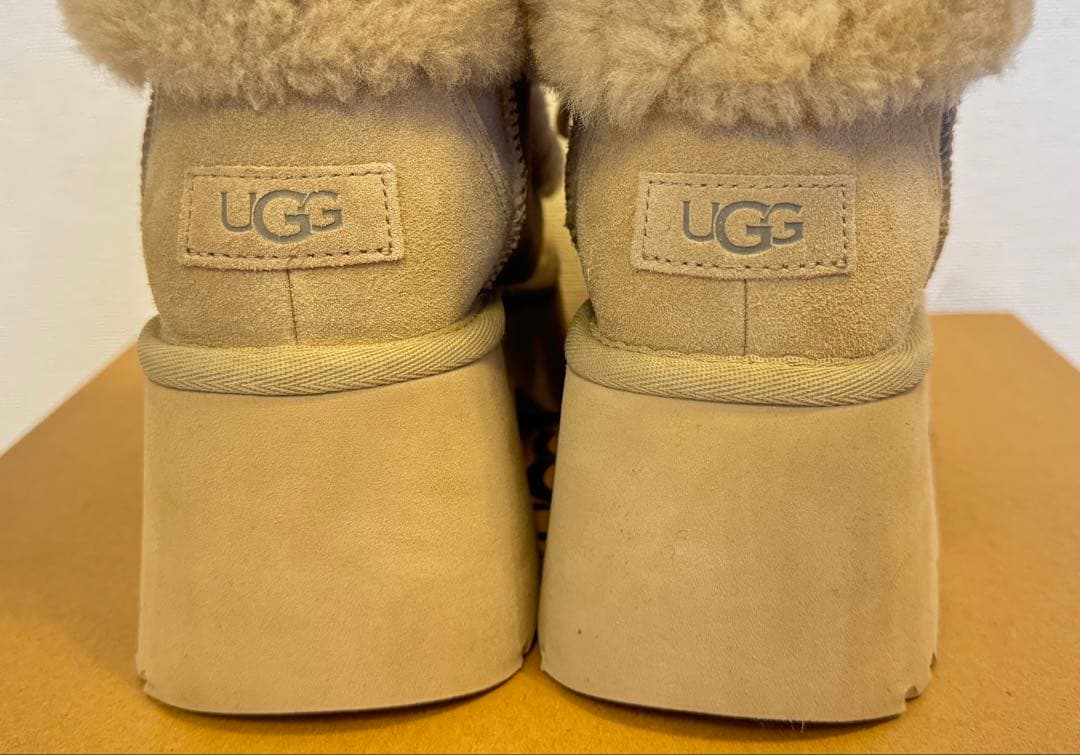 靴 UGG Esmee Lace Up