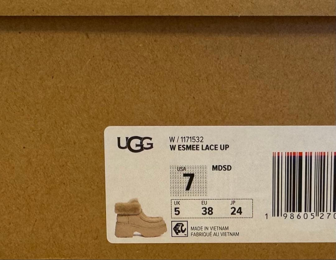 靴 UGG Esmee Lace Up