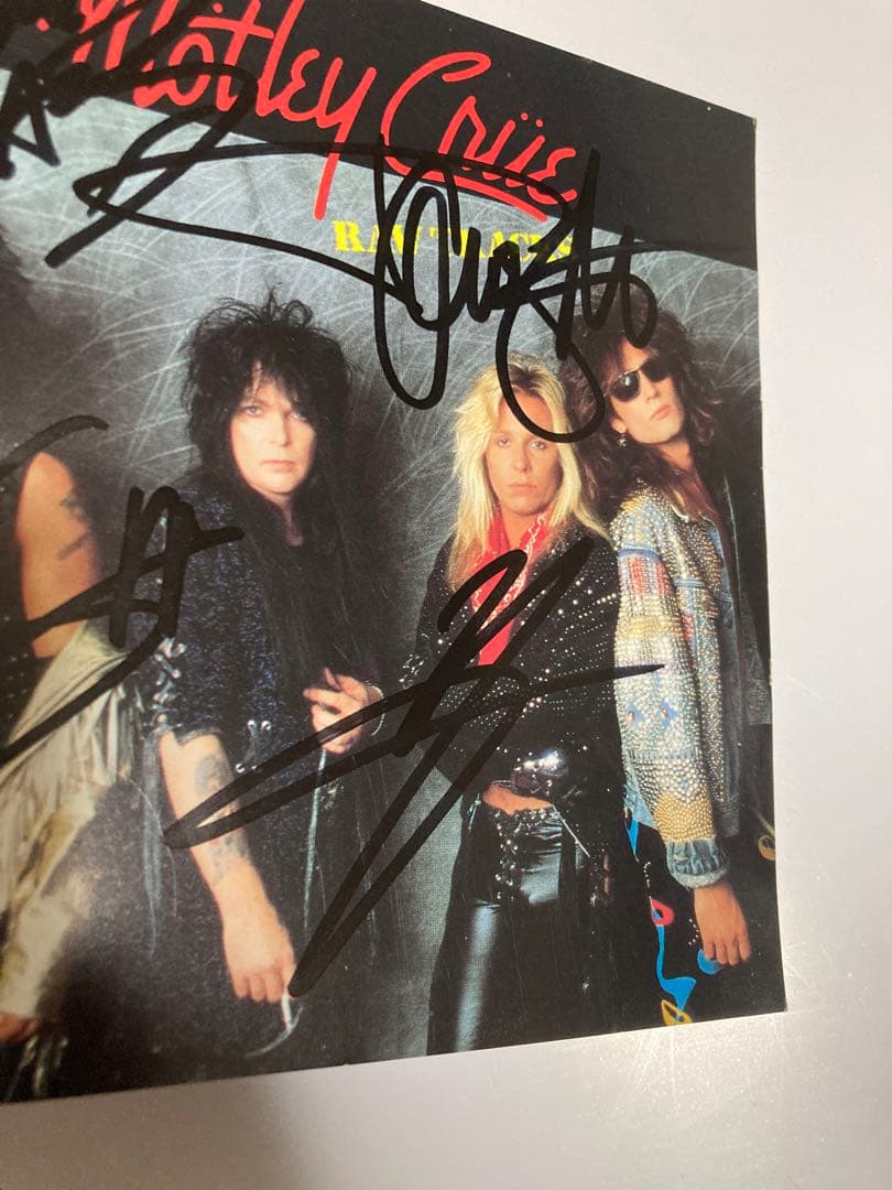 レアMötley Crüe サインCD モトリー クルー　motley crue