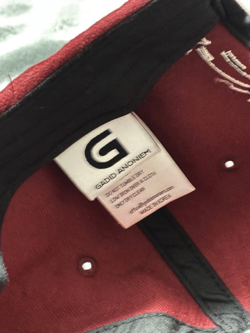 GADID ANONIEM ZHOK / BURGUNDYキャップ RED