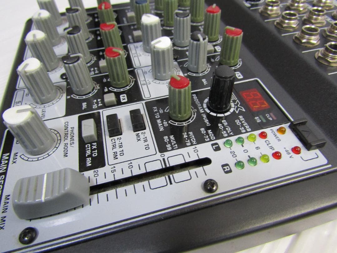 T0737 BEHRINGER ベリンガー XENYX 1002FX