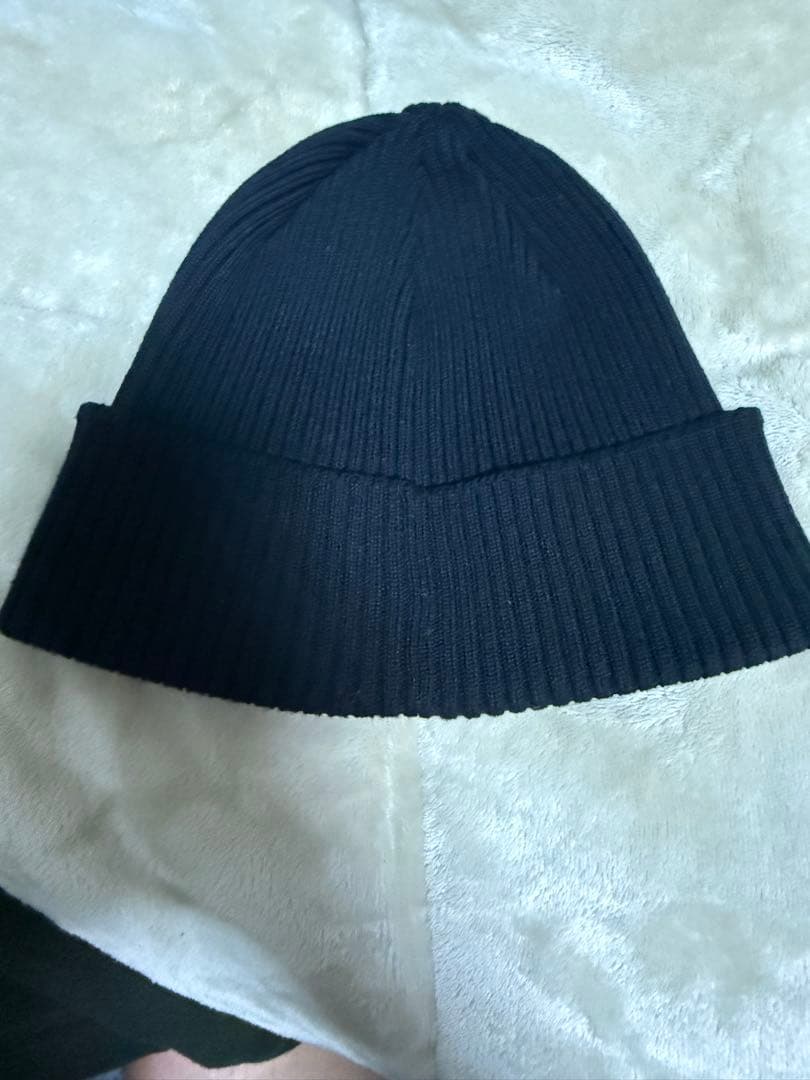 C.P. Company サングラス付きニット帽 黒