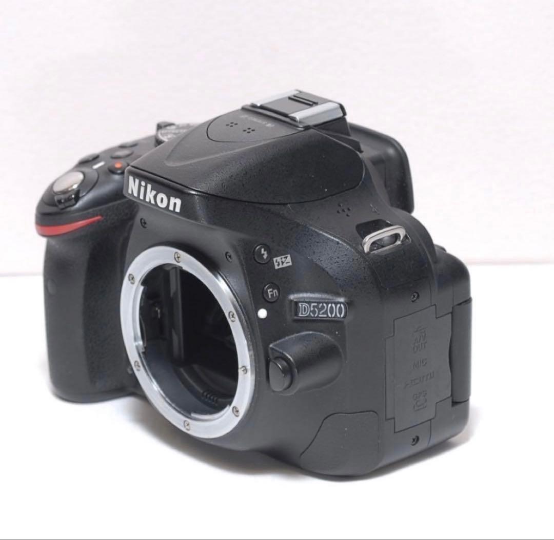 Nikon D5200 デジタル一眼 レフカメラ とハンディブック付き
