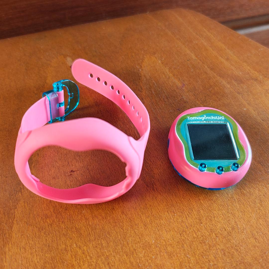美品 人気 Tamagotchi Uni たまごっちユニ ピンク バンド付き