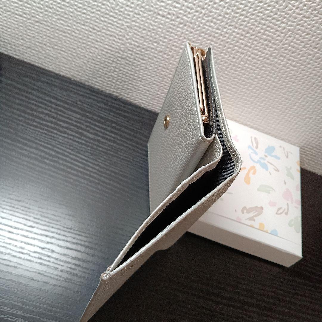 【新品未使用】皇居　菊の御紋入り　二つ折り財布　がま口　シルバー　銀色　牛革製