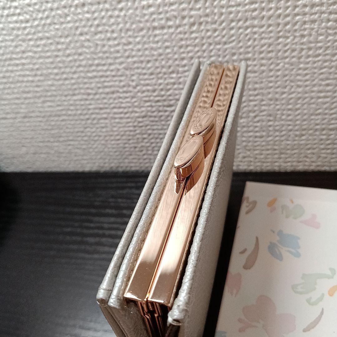 【新品未使用】皇居　菊の御紋入り　二つ折り財布　がま口　シルバー　銀色　牛革製