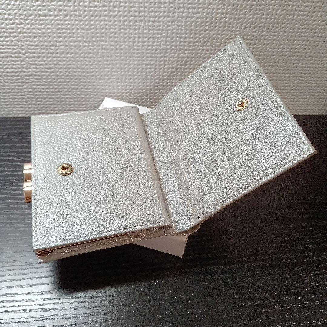 【新品未使用】皇居　菊の御紋入り　二つ折り財布　がま口　シルバー　銀色　牛革製