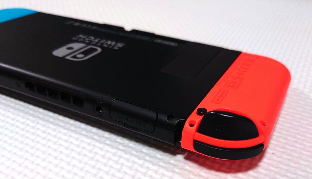 Switch 本体＋ポーチ付き