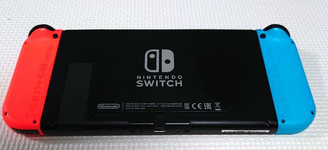 Switch 本体＋ポーチ付き