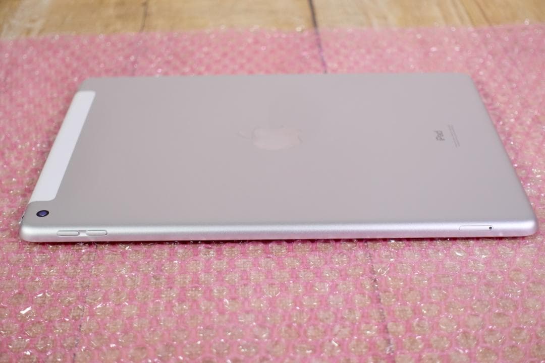 美品 iPad 第8世代 Cellular シルバー 32GB バッテリー良好