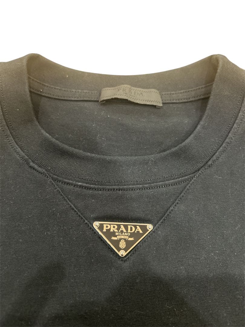 PRADA ブラック Tシャツ　日曜で出品消します