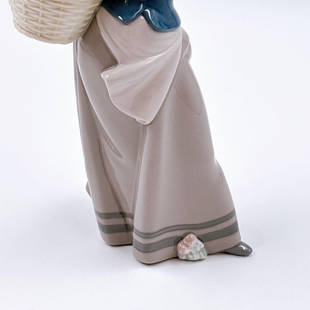 LLADRO リヤドロ お出かけ Girl with Puppies #1311