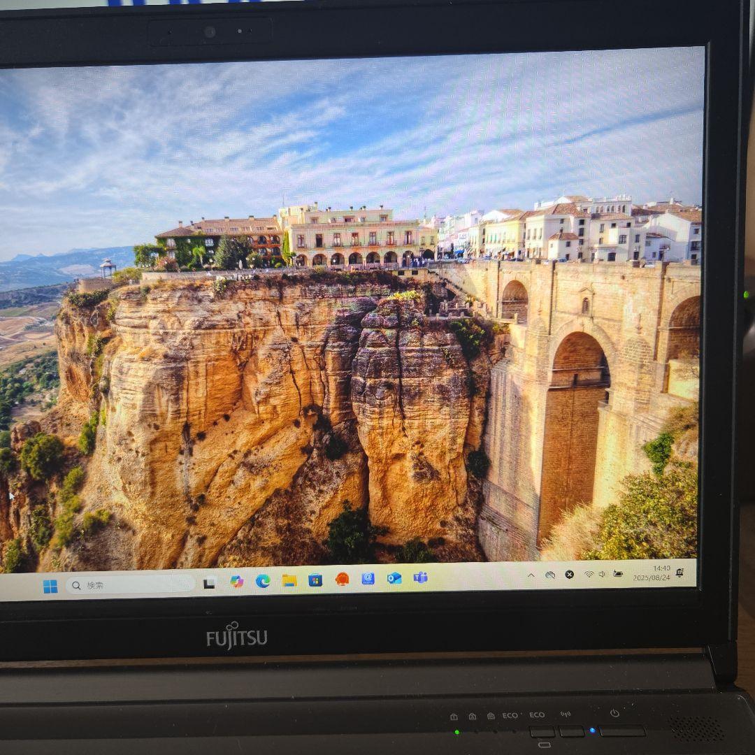 Fujitsu LIFEBOOK e756/P 15.6インチ 動作品
