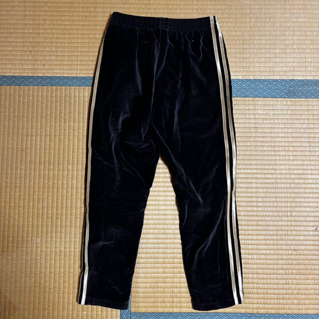 adidas originals ベロア トラックパンツ