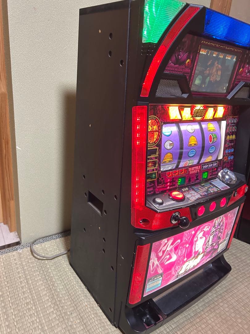 J*E様 送料込！自宅まで配送！　初代パチスロ北斗の拳　ユリア　ブラックVer.