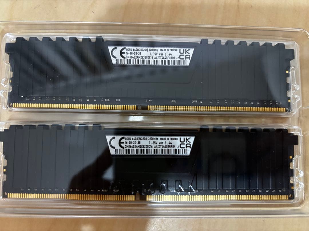 メモリCorsair DDR4 64GB CMK64GX4M2E3200C16