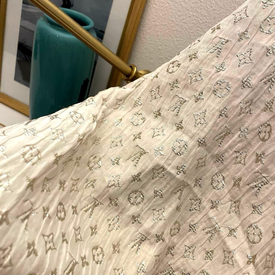 【12万円】LOUIS VUITTON シルクゴールド刺繍　大判ストールマフラー