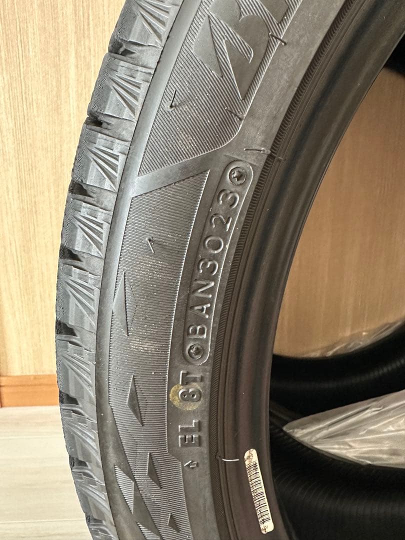 【送料無料】2023年製245/40R19スタッドレスブリヂストンVRX3 2本