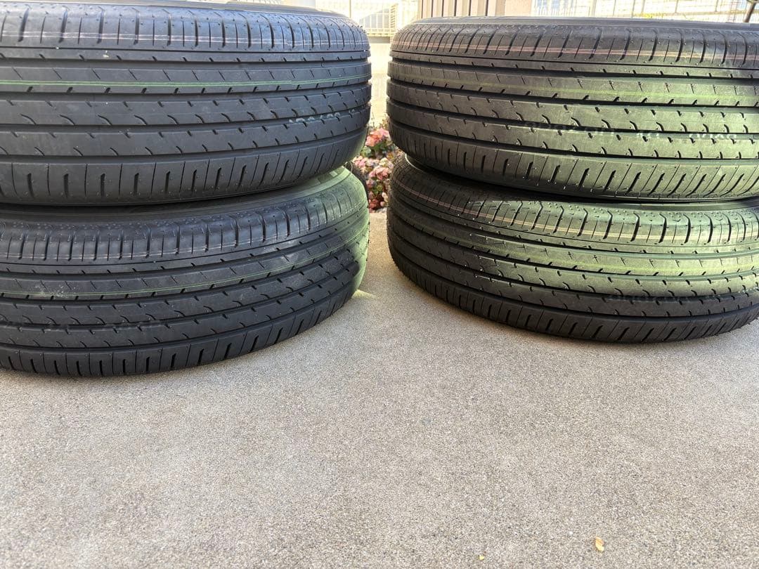 4039　①新車外し40系アルファード 純正タイヤ2本　225/60r18