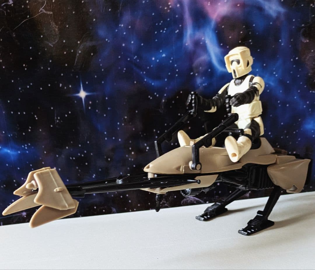 ミリタリーフィギュアとスピーダーバイクセット