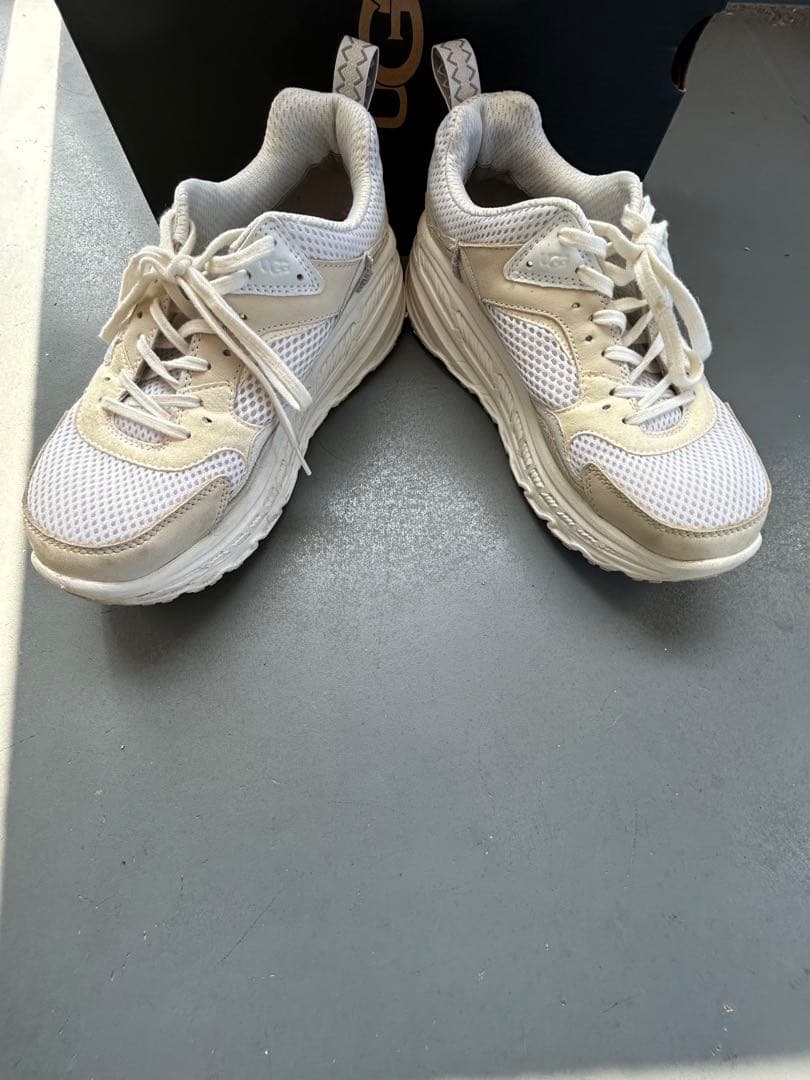 MM　 UGG CA805 meshホワイト ベージュ スニーカー