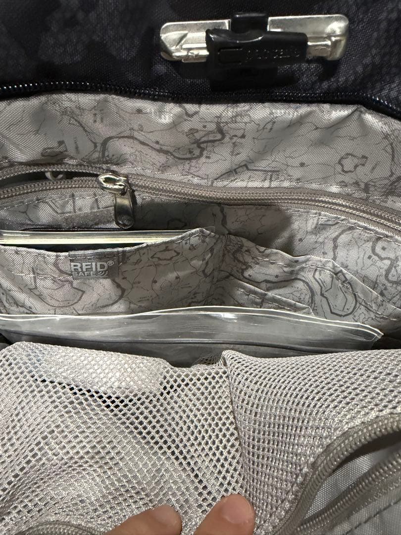 バッグ PACSAFE VIBE 25 GREY CAMO
