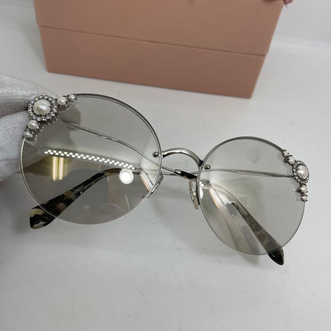 【美品】ミュウミュウ フェイクパール サングラス SMU52T