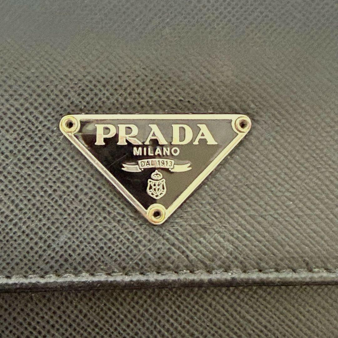 PRADA 三つ折り財布 ブラック サフィアーノ レザー三角ロゴ　黒