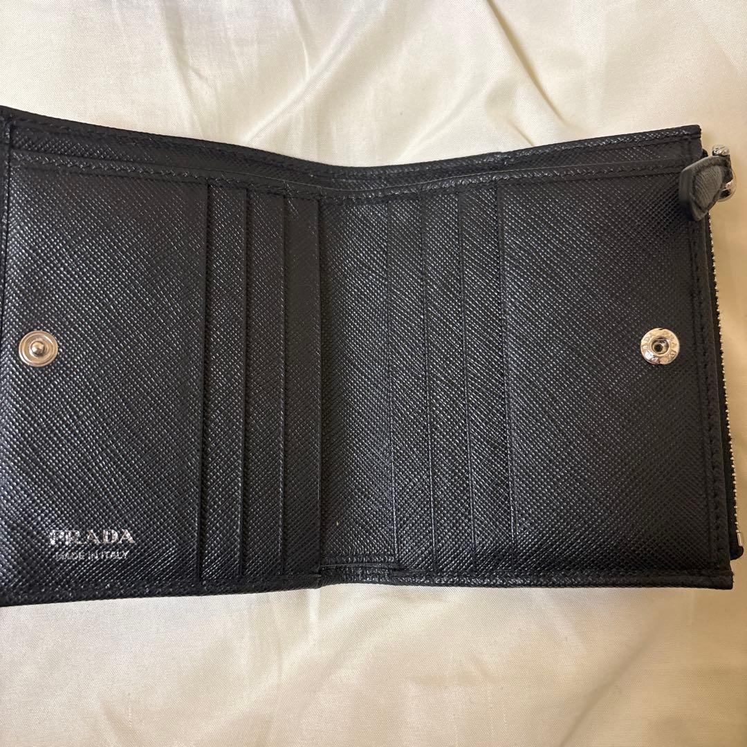 プラダ　レザー財布　二つ折り