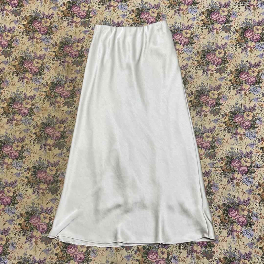 ほぼ新品＊BEAUTY&YOUTH UNITED ARROWSサテンスカートWⅰ