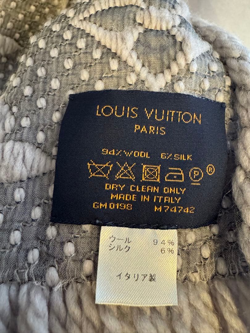 LOUIS VUITTON グレー ロゴマフラー