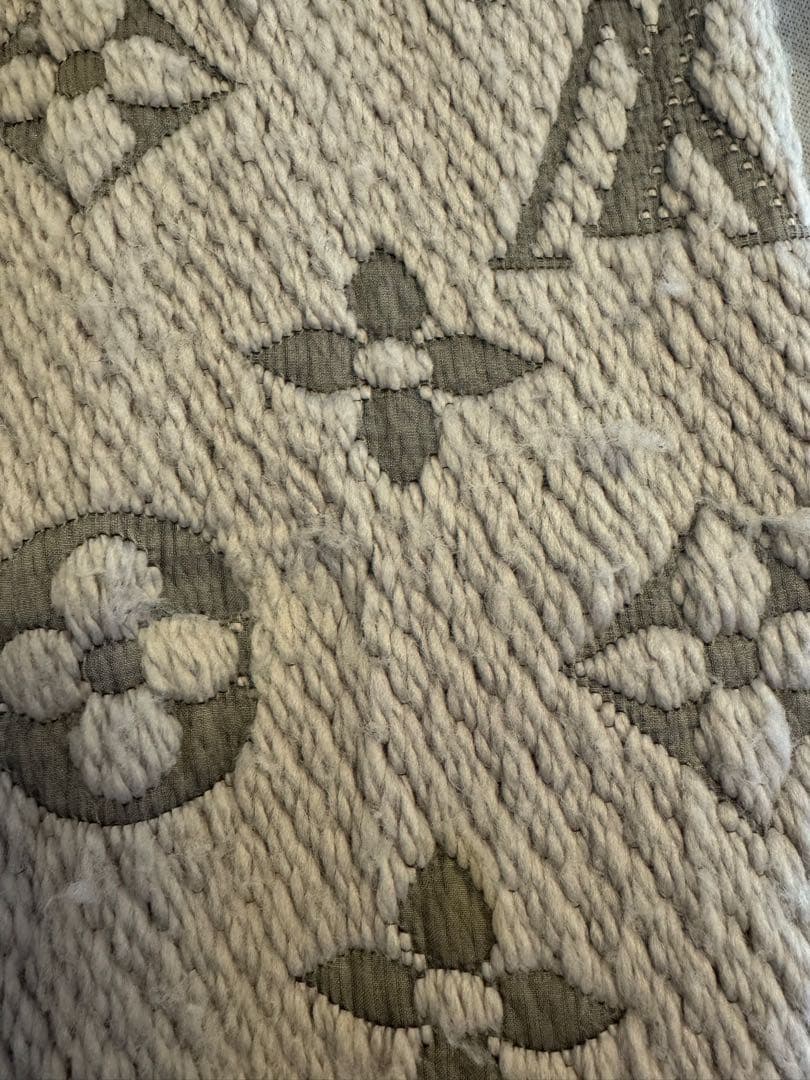LOUIS VUITTON グレー ロゴマフラー