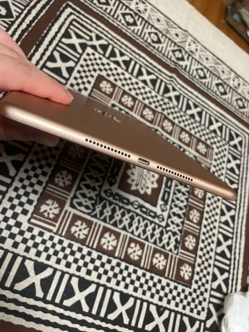 iPad第6世代 128GB Wi-Fi+cellular（simロック解除済）