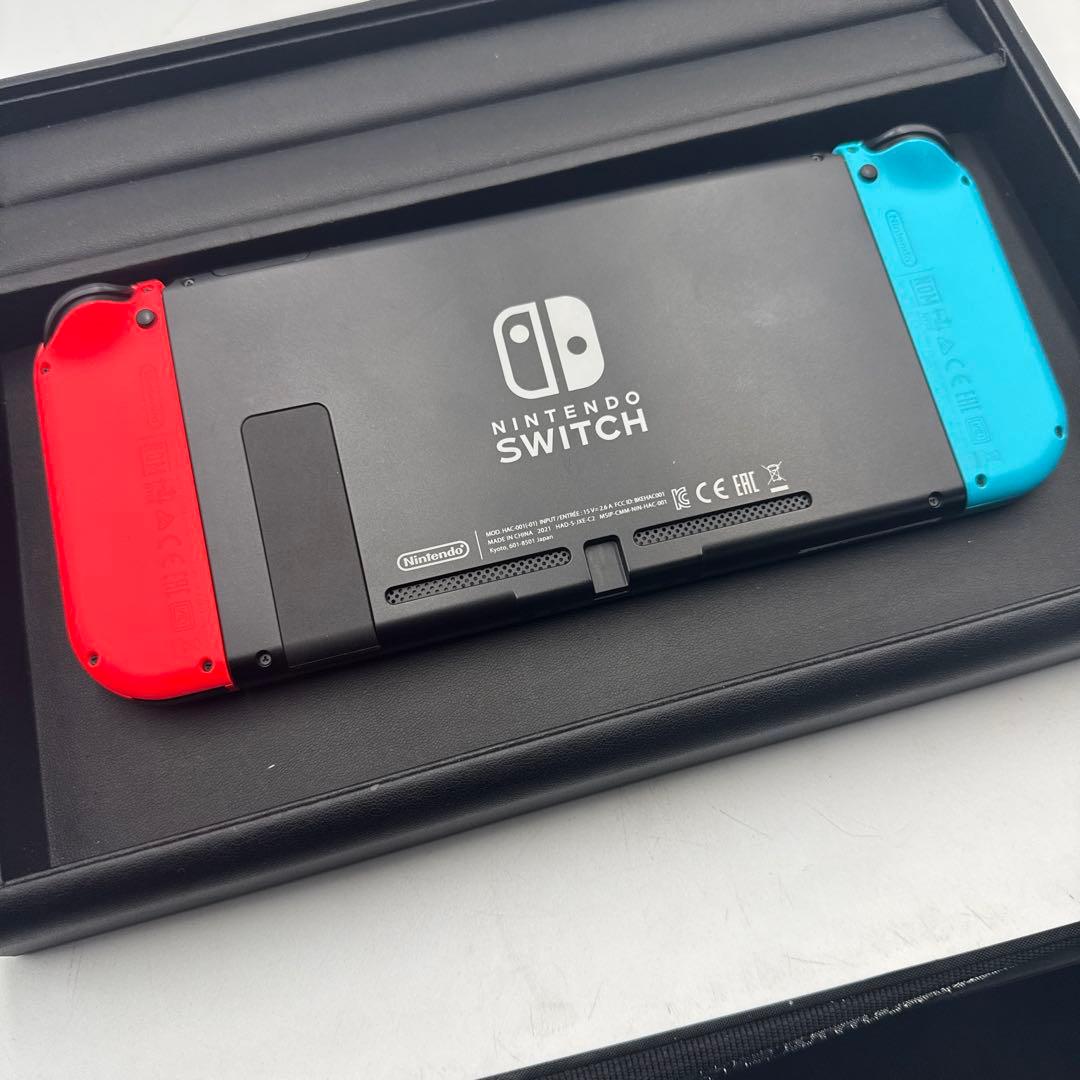 ②Switch本体　ケース付き美品