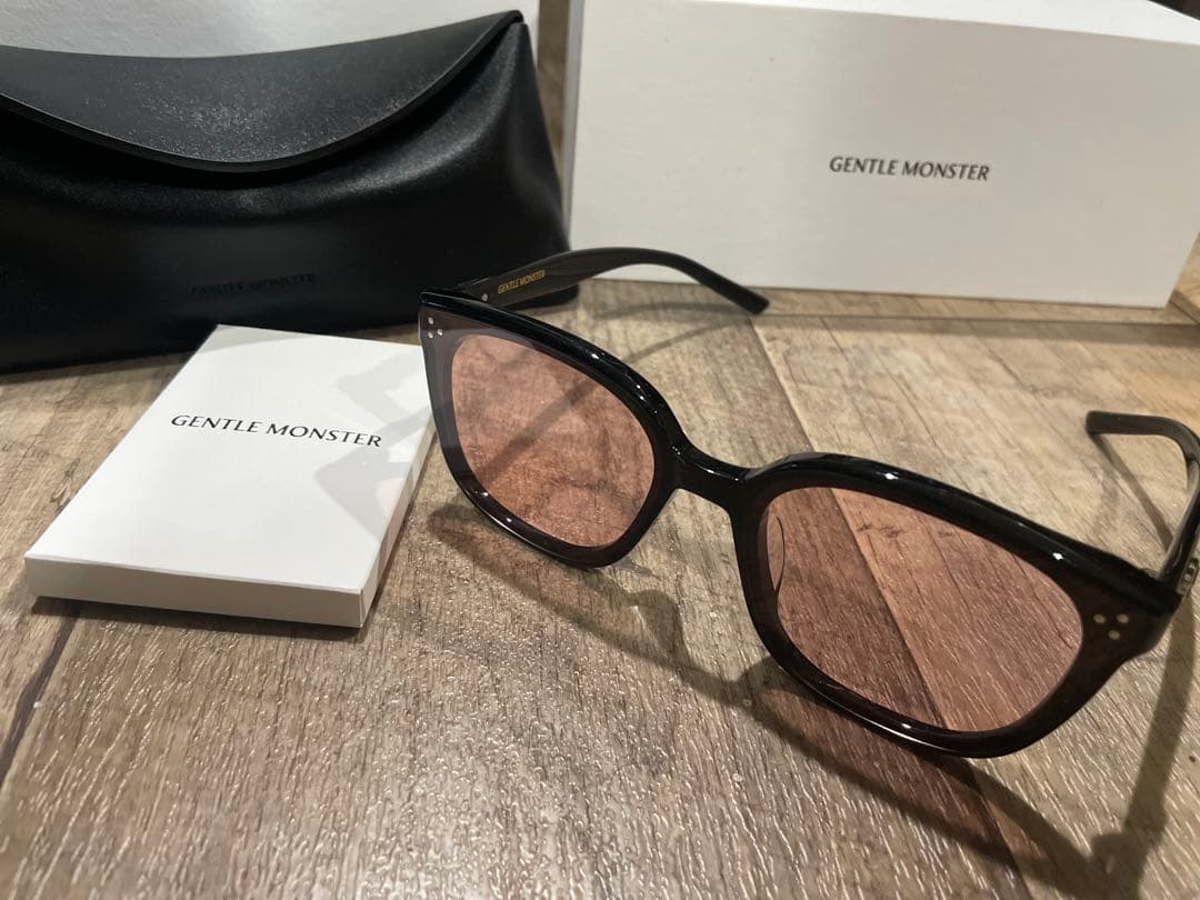 GENTLE MONSTER ブラック ピンクレンズ サングラス