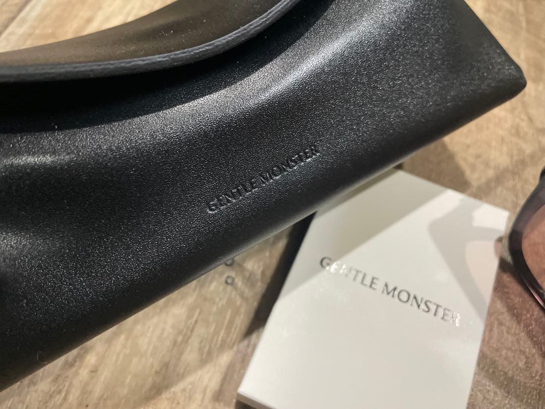 GENTLE MONSTER ブラック ピンクレンズ サングラス