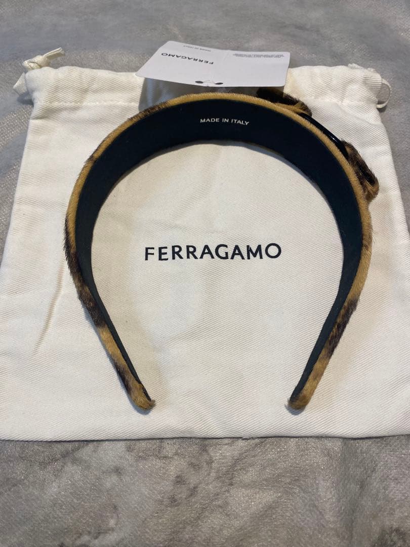【新品未使用】FERRAGAMO フェラガモ ヴァラリボン レオパード　ヒョウ柄