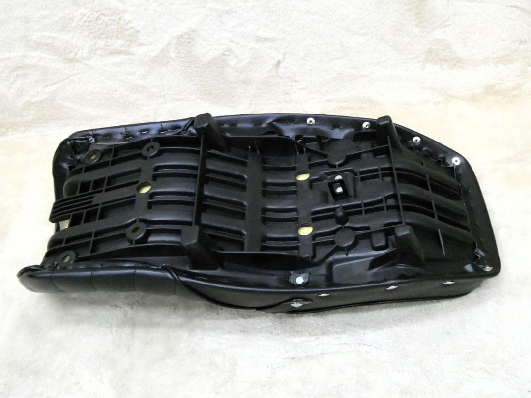 ＸＪＲ４００Ｒ 後期 タックロール シート 黒 皮 鋲打ち/ あんこ抜き