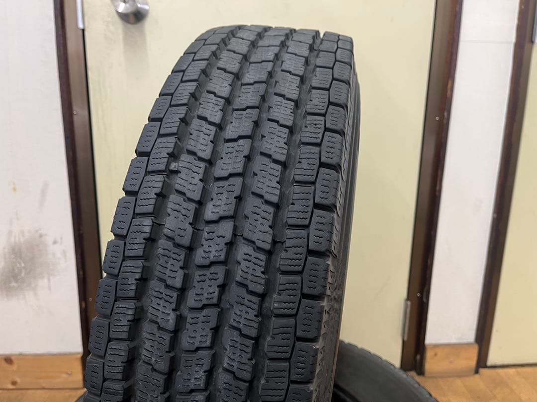 2022年製 ヨコハマ 中古冬タイヤ 195/80R15 LT 4本セット