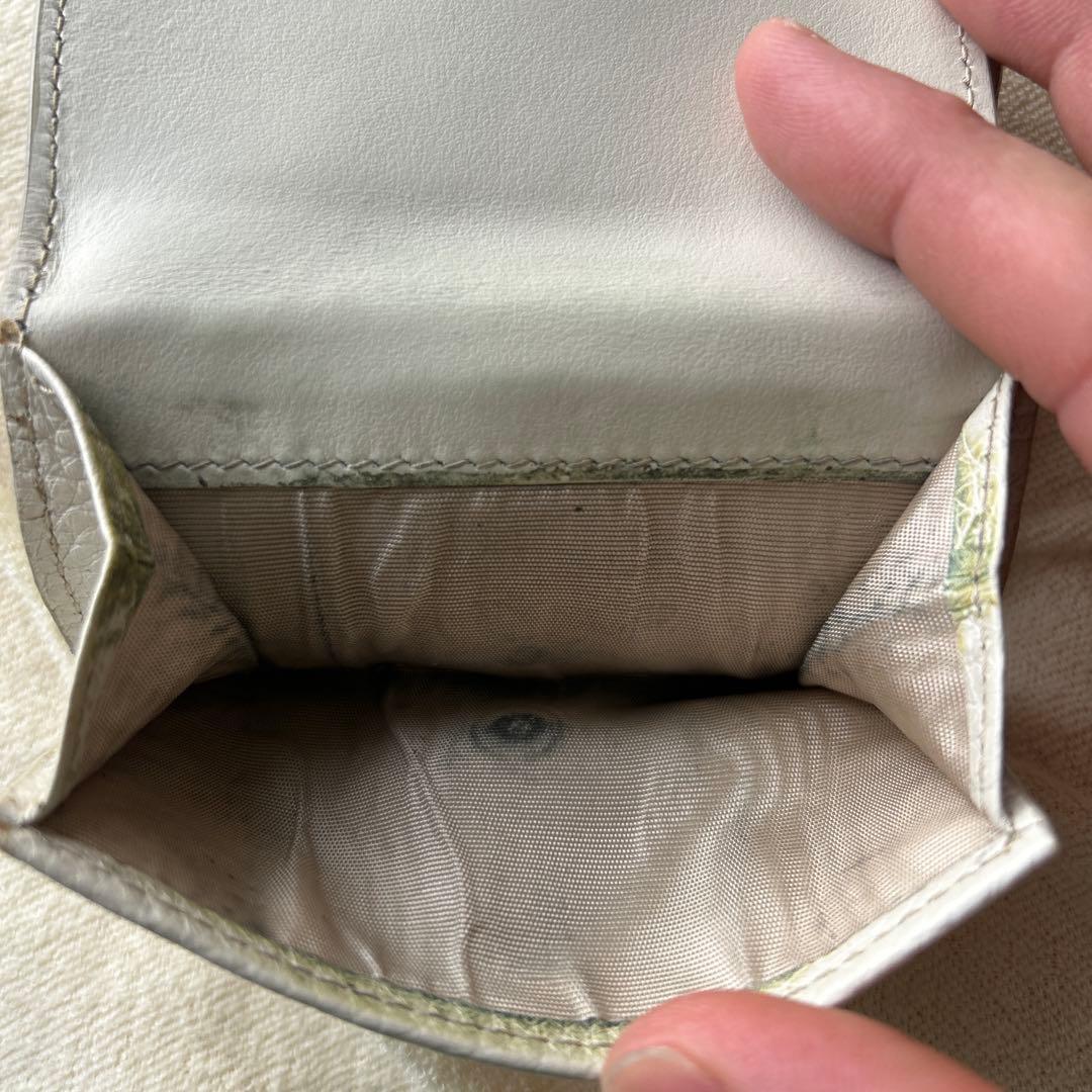 PRADA三つ折り財布