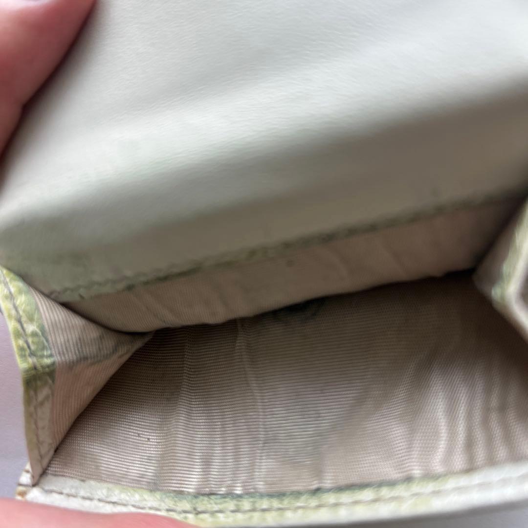 PRADA三つ折り財布