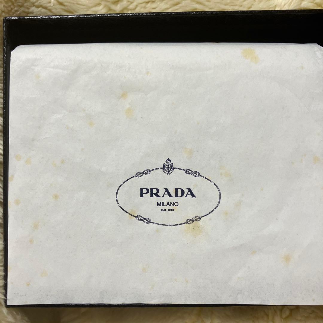 ゼットン☆美品☆PRADA プラダ 二つ折り財布☆赤