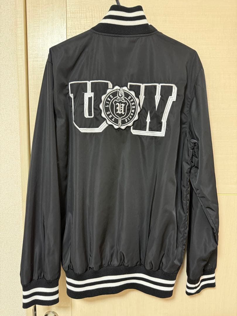 UVERworldスタジャン UWロゴ