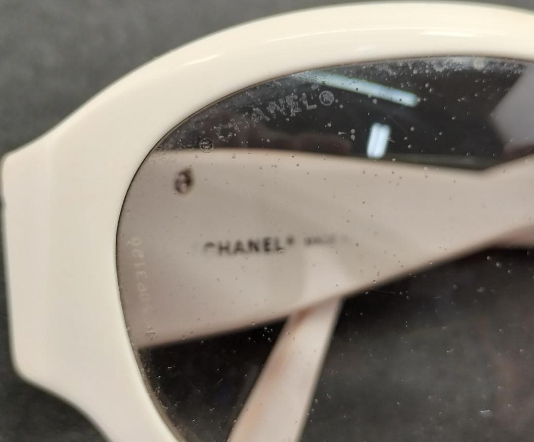シャネル 5070 ホワイト サングラス ケース付 125 CHANEL
