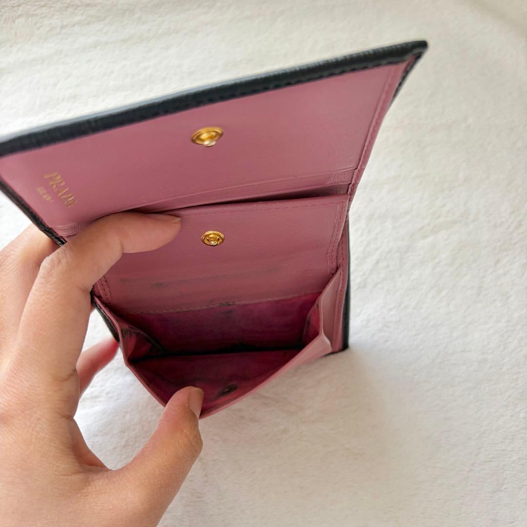 ✨正規品✨ PRADA プラダ　二つ折り財布　ゴールド金具