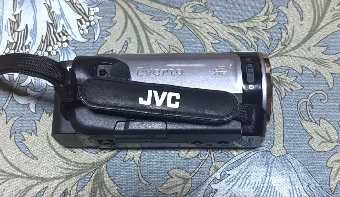 ビデオカメラ JVC Everio GZ-E239-s シルバー