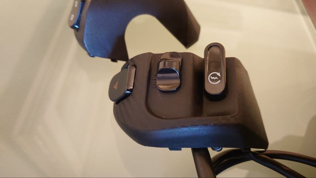 【ほぼ新品】ハザード、パッシング対応 LIGHT MASTER グリファス