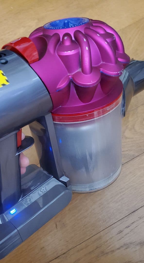 Dyson　 V7　掃除機　レッド系　ダイソン　清掃除菌済み　家電品　訳あり！