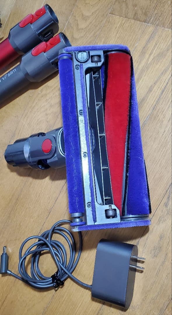 Dyson　 V7　掃除機　レッド系　ダイソン　清掃除菌済み　家電品　訳あり！
