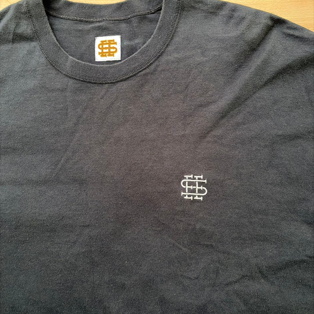 最終値下げSEE SEE刺繍ロゴブラック オーバーサイズTシャツ